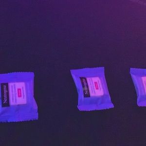 Makeup removers cleansing towelettes